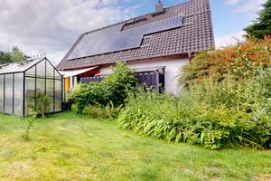 Entspanntes Wohnen in ruhiger Lage: Haus mit Terrasse und klimatisiertem Dachgeschoss – Die vollständige Adresse der Immobilie erhältst du vom Anbieter., 12305 Lichtenrade, Berlin – Vorschaubild 1