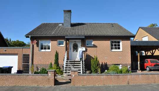 Bild von Bungalow mit Vollkeller, 2 x Garage, Großcarport und Klimaanlage in Peine-Woltorf