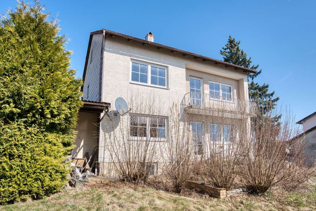 Immobilie in Egglkofen - Einfamilienhaus mit Entwicklungspotenzial in Egglkofen – Raum für neue Perspektiven - Bild 2