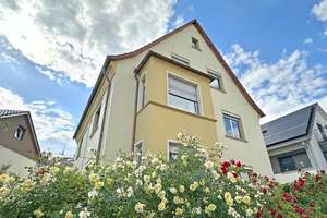 Attraktives 3-Familienhaus, ruhige Top-Wohn-/Aussichtslage,  70376 Bad Cannstatt (Auf der Altenburg)