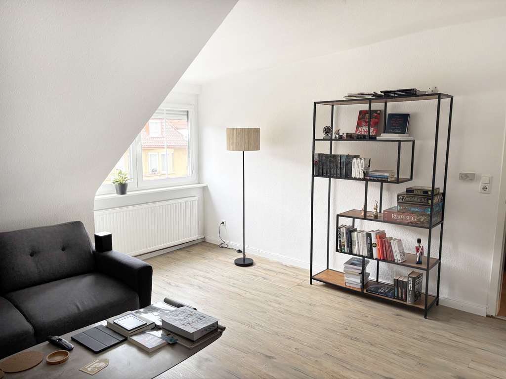 Zentral im Westen: Attraktive 2-Zimmer-DG-Wohnung