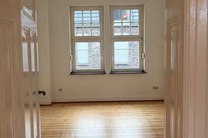 Charmante frisch renovierte  2-Zimmer Altbauwohnung im Herzen von Neuss