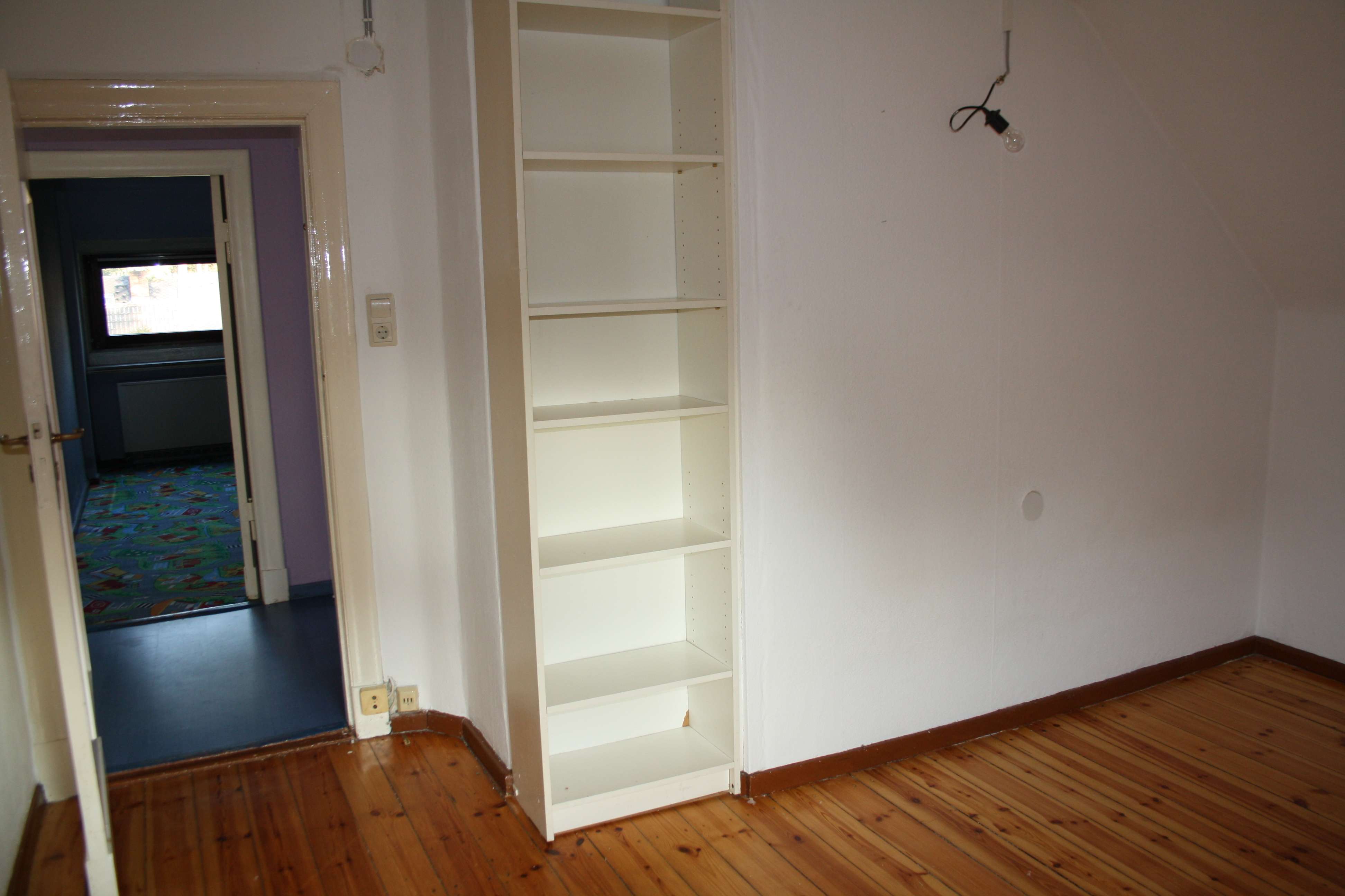 Vermietete 2,5-Zimmer ETW im DG, zwischen Havel und Tegeler Forst, modernisierungsbedürftig, Berlin – Bild 4