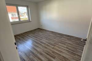 Erstbezug nach Sanierung: ansprechendes 4-Zimmer-Reihenmittelhaus mit Garage in Neutraubling – Die vollständige Adresse der Immobilie erhältst du vom Anbieter., 93073 Neutraubling – Vorschaubild 10