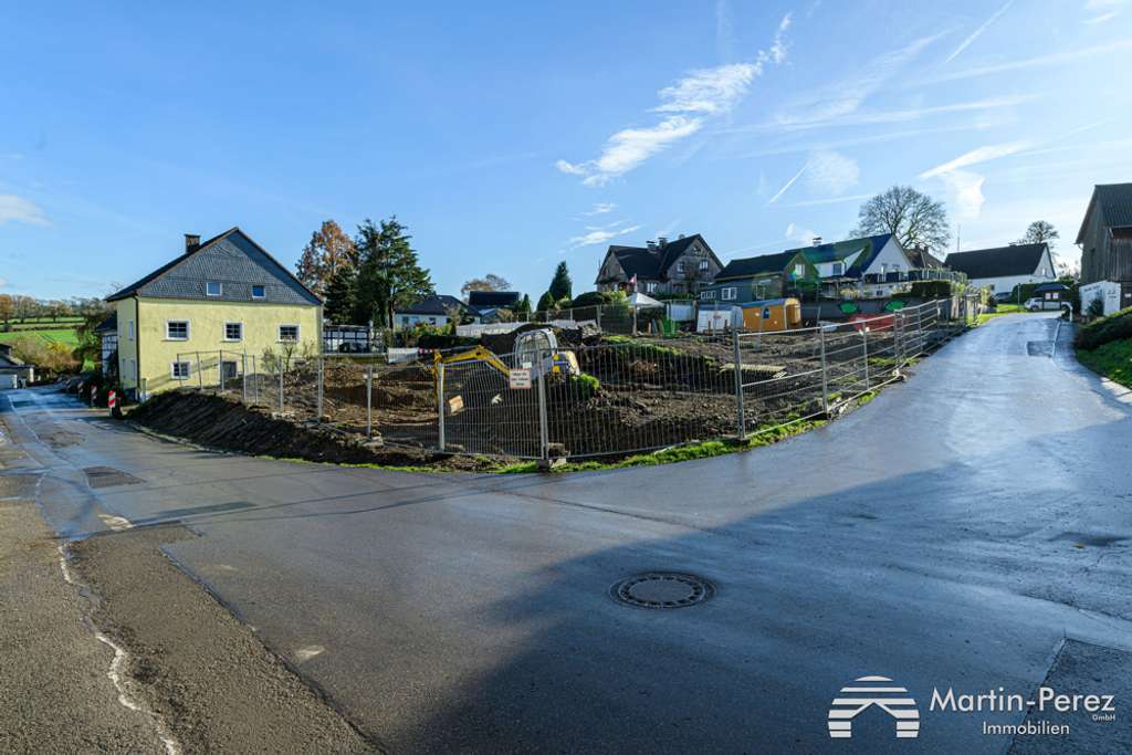 Immobilie in Breckerfeld - Modernes Einfamilienhaus - Neubau
- Garage - Terrasse - Garten - - Bild 3