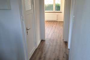 ruhige Maisonette-Wohnung, 3 1/2 Zimmer, ca. 96 qm, Balkon, EBK, Keller in Brhv.-Wulsdorf – Lindenallee 51, 27572 Wulsdorf, Bremerhaven – Vorschaubild 3