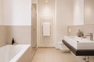 Anspruchsvolles Wohnen in Berlin-Mitte – Exklusive 4-Zimmer-Wohnung mit Südwestterrasse – Die vollständige Adresse der Immobilie erhältst du vom Anbieter., 10117 Mitte (Ortsteil), Berlin – Vorschaubild 4