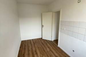 renovierte helle 3 Zimmer Wohnung , 76 m² -  in Oberhausen-Marienkirche – Schwartzstr. 100, 46045 Marienkirche, Oberhausen – Vorschaubild 6