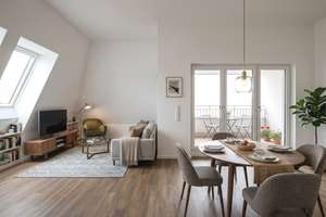 ** Helle 4 Zimmer im Dachgeschoss * offene Küche mit EBK * 2 Bäder * Loggia!