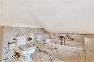 PETS ALLOWED IN HISTORIC HOUSE!! approx. 2476 ft²! 7.5-room, 5.5-bed, 2.25-bath and XL roof terrace – Die vollständige Adresse der Immobilie erhältst du vom Anbieter., 55294 Bodenheim – Vorschaubild 20