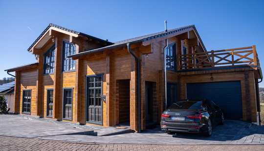 Bild von Neubau Massiv-Leimholz-Technologie im Holzhausbau trifft auf luxuriöse Wohnqualität