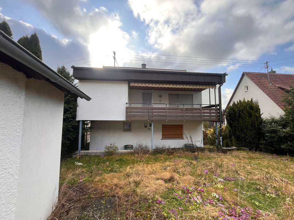 Immobilie in Albershausen - Charmantes Einfamilienhaus in Albershausen mit großem Balkon und Garten - Bild 3