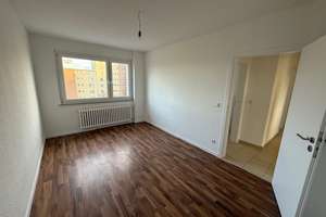 Frisch saniert & ganz oben: Hier wohnt die kleine Familie mit großem Ausblick! – Gerhart-Hauptmann-Straße 17, 47226 Rheinhausen-Mitte, Duisburg – Vorschaubild 6