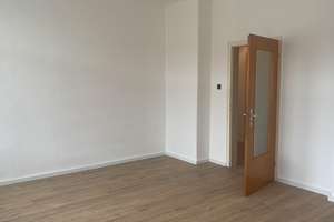 Familienparadies in Hannover-Döhren: Großzügige 4-Zimmer-Wohnung für 3 Jahre – Bernwardstraße 21, 30519 Döhren, Hannover – Vorschaubild 2
