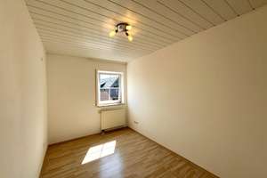 Viel Platz für Familie und Kapitalanleger: 9-Zimmer-Haus mit Garten – Die vollständige Adresse der Immobilie erhältst du vom Anbieter., 92259 Neukirchen bei Sulzbach-Rosenberg – Vorschaubild 2
