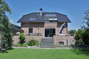 modernes Zweifamilienhaus mit großzügigem Garten – Neuss (Rhein-Kreis) – Vorschaubild 1