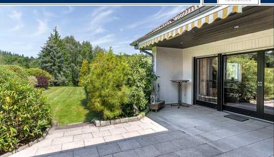 Bild von Idyllische Waldrandlage: Bungalow mit großer Doppelgarage auf großem Grundstück mit viel Platz