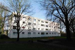 Einzugsbereite EG-Wohnung mit Einbauküche und Balkon! – Flözstr. 22, 44799 Wiemelhausen, Bochum – Vorschaubild 2