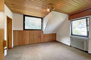 Trier-Pfalzel: Viel Platz für Wohnträume, Freistehendes Ein- Zweifamilienhaus in ruhiger Höhenlage – Die vollständige Adresse der Immobilie erhältst du vom Anbieter., 54293 Ehrang/Quint, Trier – Vorschaubild 16