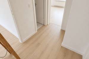 Frisch sanierte 2-Zimmer-Wohnung mit 2 Balkonen, Einbauküche & Laminatboden – Lachswehrallee 8, 23558 Sankt Lorenz Süd, Lübeck – Vorschaubild 3