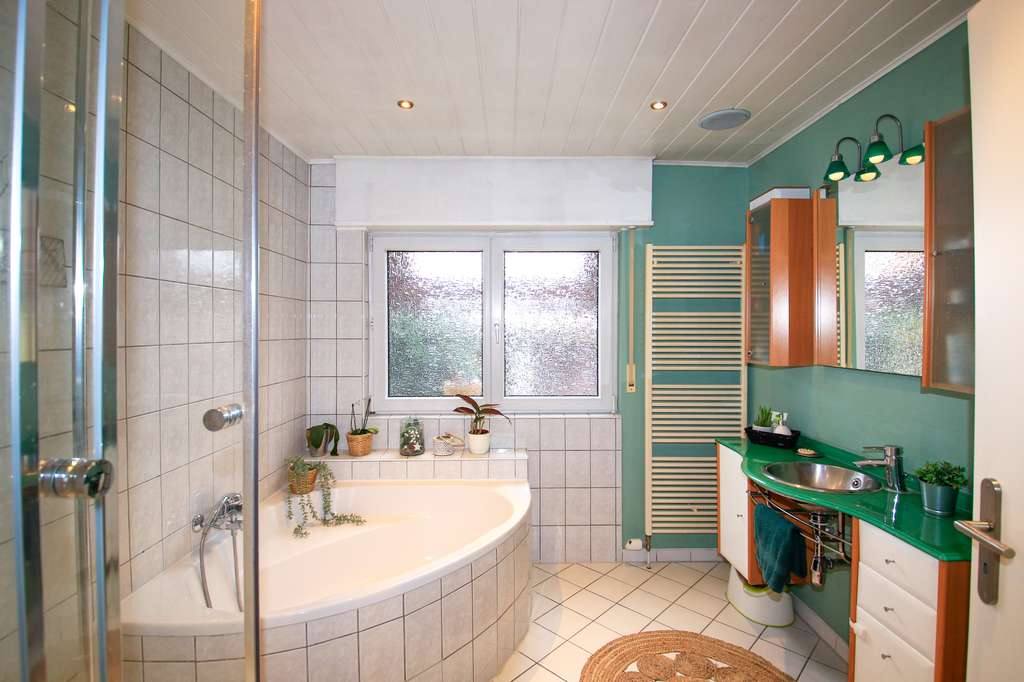 Immobilie in Bobenheim-Roxheim - Exklusives Einfamilienhaus auf drei Ebenen mit Garten und Entwicklungspotenzial - Bild 4