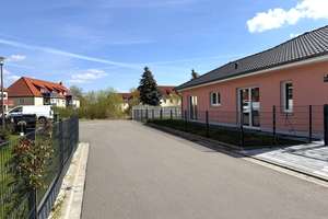 Familienglück pur: Moderner Bungalow mit Garten, Sonnenterrasse und Wärmepumpe (Energieklasse A) – Bachstraße 6b, 6766 Bitterfeld-Wolfen – Vorschaubild 16