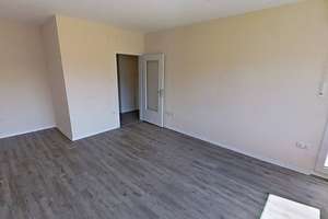 Komfortabel im Erdgeschoss: Helle 3-Zimmer-Wohnung mit Tageslichtbad (Wanne + Dusche) – Lahrkampstraße 4, 33104 Schloß Neuhaus, Paderborn – Vorschaubild 2