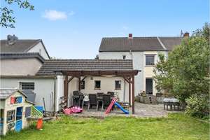 Gepflegte Doppelhaushälfte auf großzügigem Grundstück im begehrten Oberhausen-Holten – Die vollständige Adresse der Immobilie erhältst du vom Anbieter., 46147 Holten, Oberhausen – Vorschaubild 2