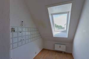 3,5-Zimmer-Maisonette-Wohnung mit Balkon und Tiefgarage in Ingolstadt-Nord! – Die vollständige Adresse der Immobilie erhältst du vom Anbieter., 85055 Nordost, Ingolstadt – Vorschaubild 4