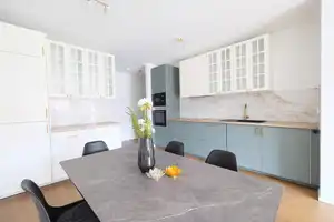 Smart Living in Düsseldorf-Heerdt – 2-Zimmer mit EBK & Balkon im Neubauquartier, teilmöbliert – Düsseldorf – Vorschaubild 3