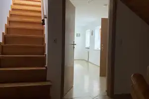 Großzügiges Einfamilienhaus mit Garten und Garage zu vermieten. – Regensburg (Kreis) – Vorschaubild 8