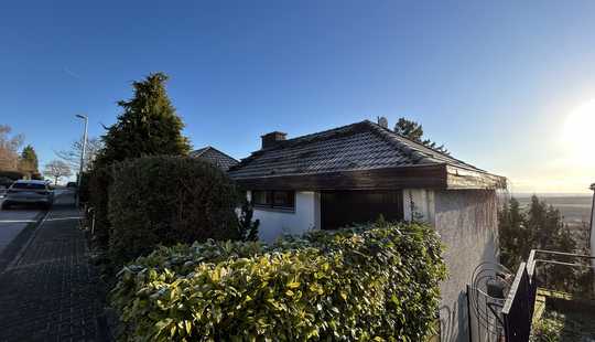Bild von Großzügiges Einfamilienhaus mit Modernisierungsbedarf in traumhafter Hanglage von Zornheim
