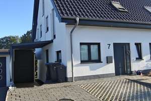 Modernes Wohnen: Doppelhaushälfte in Hiddenhausen