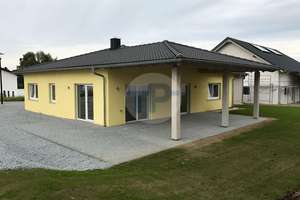 WALMDACHBUNGALOW MIT GARAGE UND CARPORT IN TRAUMHAFTER SIEDLUNGSRANDLAGE – Die vollständige Adresse der Immobilie erhältst du vom Anbieter., 94474 Vilshofen an der Donau – Vorschaubild 2