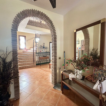Großzügige Villa mit 6 Schlafzimmern im Herzen von Benamargosa