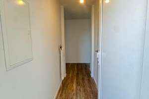 Sanierte 3-Zimmer-Eigentumswohnung  mit Aufzug, Balkon & Tiefgaragen Stellplatz! – Die vollständige Adresse der Immobilie erhältst du vom Anbieter., 33604 Mitte, Bielefeld – Vorschaubild 2