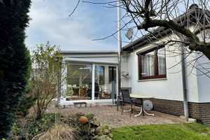 Wohnen auf einer Ebene im gepflegten Bungalow mit Wintergarten und Kamin in Eckerde – Hannover (Kreis) – Vorschaubild 1