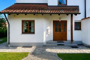 Gepflegtes Zuhause mit Garten – Doppelhaushälfte in Untermeitingen – Die vollständige Adresse der Immobilie erhältst du vom Anbieter., 86836 Untermeitingen – Vorschaubild 2