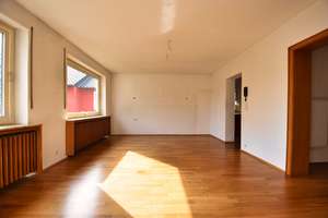Familienglück am Rhein: Charmanter Altbau mit großem Garten, Keller, 2 Garagen und Dachterrasse – Die vollständige Adresse der Immobilie erhältst du vom Anbieter., 53225 Beuel-Mitte, Bonn – Vorschaubild 9