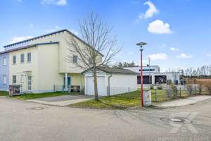 Moderne Doppelhaushälfte mit neuen Leitungen auf großem Grundstück in ruhiger Lage von Schwarzenbach – Die vollständige Adresse der Immobilie erhältst du vom Anbieter., 92720 Schwarzenbach – Vorschaubild 1