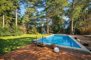 ERSTKLASSIGES 6 ZI.–EINFAMILIENHAUS - 750 qm Grundstück mit Pool - nahe Schlachtensee