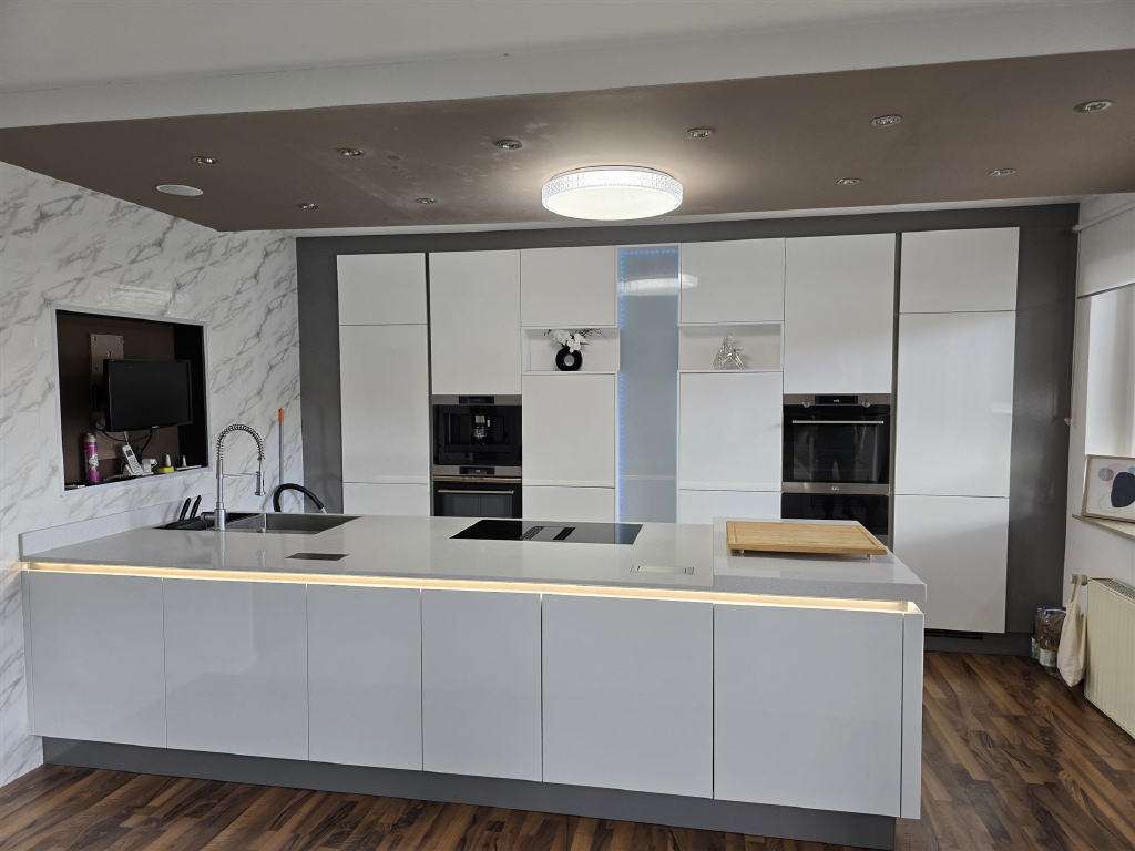 Immobilie in Eich - Großzügiges Wohnhaus mit schöner Terrasse und Gartengrundstück in EICH - Bild 2