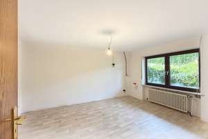 Familienbungalow mit Einliegerwohnung und Doppelgarage auf schönem Hanggrundstück – Katharinenberg 12, 91350 Gremsdorf – Vorschaubild 20