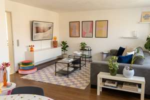 Lichtdurchflutetes Wohnglück im 5. OG: Modernisierte 2,5-Zimmer-Wohnung mit Balkon & Fernblick!