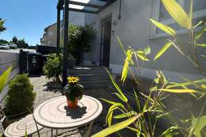 Zum Einziehen und Wohlfühlen – Moderne Doppelhaushälfte mit Wintergarten, Pool & vielen Extras – Augsburg (Kreis) – Vorschaubild 1