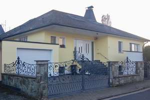 Von Privat zu vermieten:  1-2 Fam.-Villa (9-Zi. + ELW) auf Eckgrundstück in MKK, Schöneck-Büdesheim – Die vollständige Adresse der Immobilie erhältst du vom Anbieter., 61137 Schöneck – Vorschaubild 2