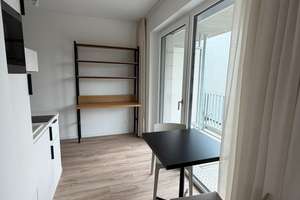 Helles 1-Zimmer-Apartment mit sehr großem Balkon und Einbauküche in Erlangen
