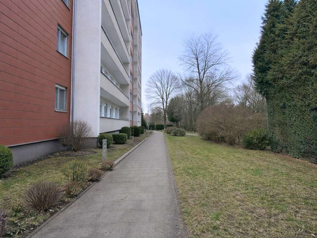 Immobilie in Wedel - Mit Fahrstuhl & Weitblick: durchdacht geschnittene 1 Zi.-Wohnung zur Selbstnutzung oder Vermietung - Bild 1