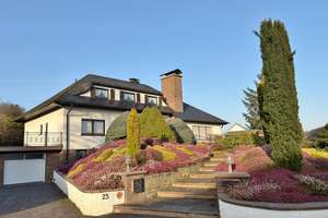 **Großzügiges Wohnhaus mit Schwimmbad und Einliegerwohnung in der Eifel** – Die vollständige Adresse der Immobilie erhältst du vom Anbieter., 54608 Bleialf – Vorschaubild 2
