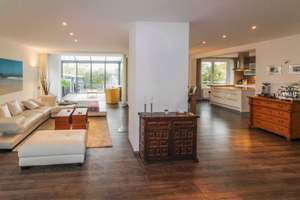 Stilvolles Architektenhaus mit A+ Energieeffizienzklasse und freiem Blick auf die Felsburg. – Die vollständige Adresse der Immobilie erhältst du vom Anbieter., 34587 Felsberg – Vorschaubild 3
